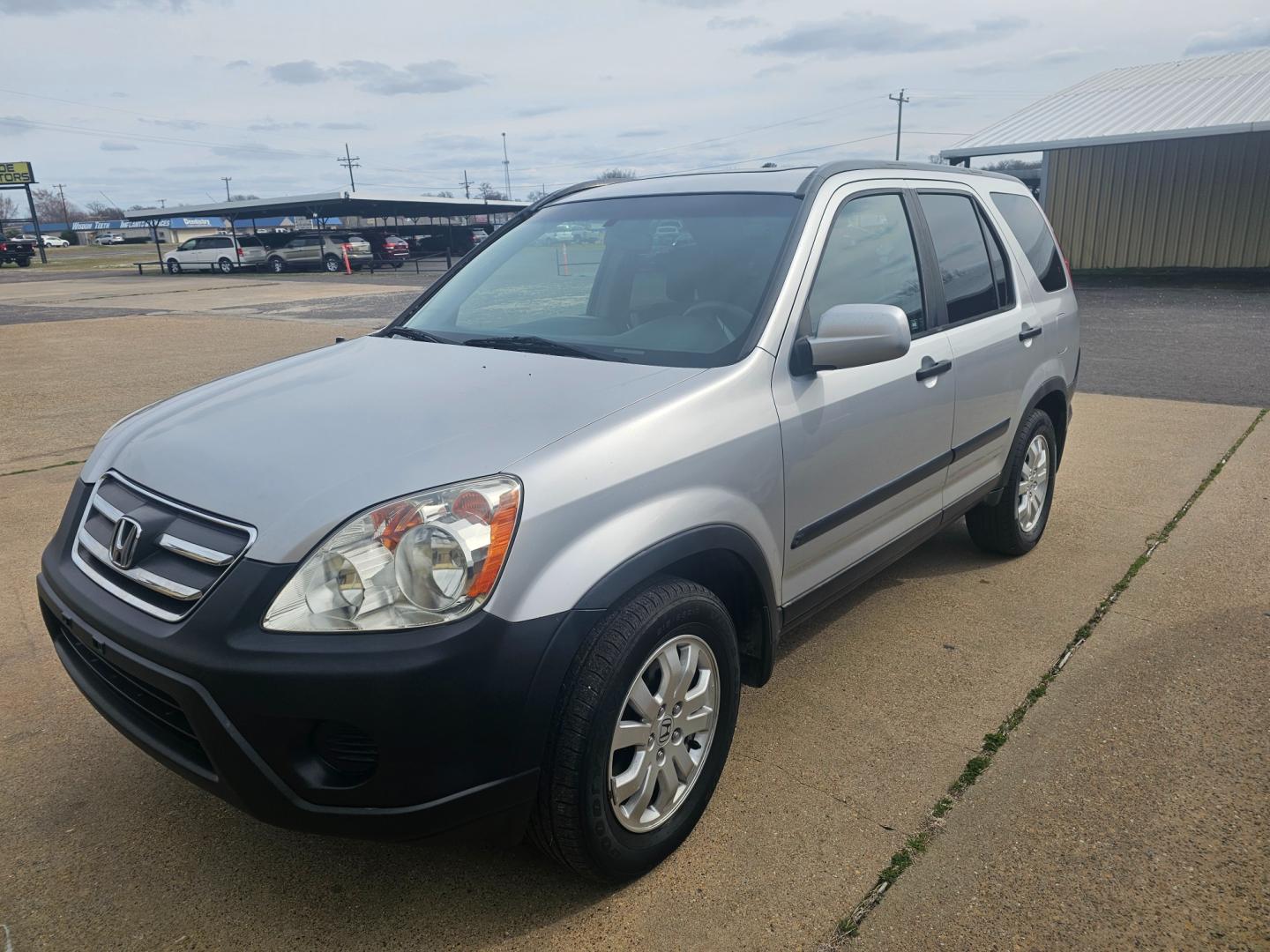 2006 SILVER Honda CR-V EX 4WD AT (JHLRD68866C) with an 2.4L L4 DOHC 16V engine, 5-Speed Automatic Overdrive transmission, located at 533 S Seven Points BLVD, Seven Points, TX, 75143, (430) 255-4030, 32.313999, -96.209351 - Photo#0